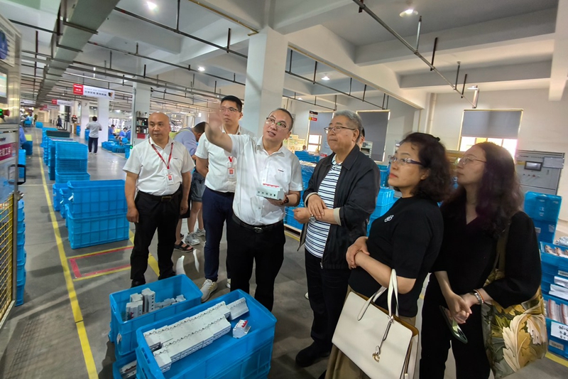 北京工商大學(xué)數(shù)字經(jīng)濟(jì)研究院白津夫一行蒞臨圣普集團(tuán)調(diào)研交流